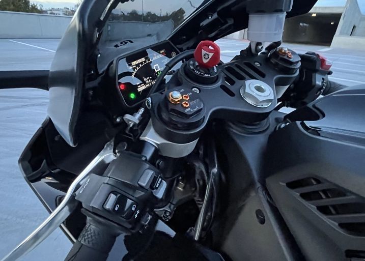 Yamaha R1 2021 року