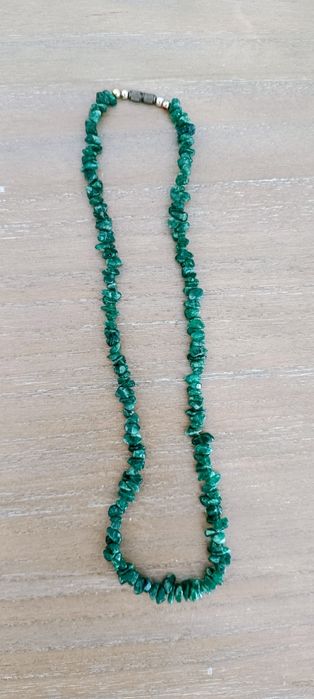 Colar de pedras de quartzo verdes, como novo