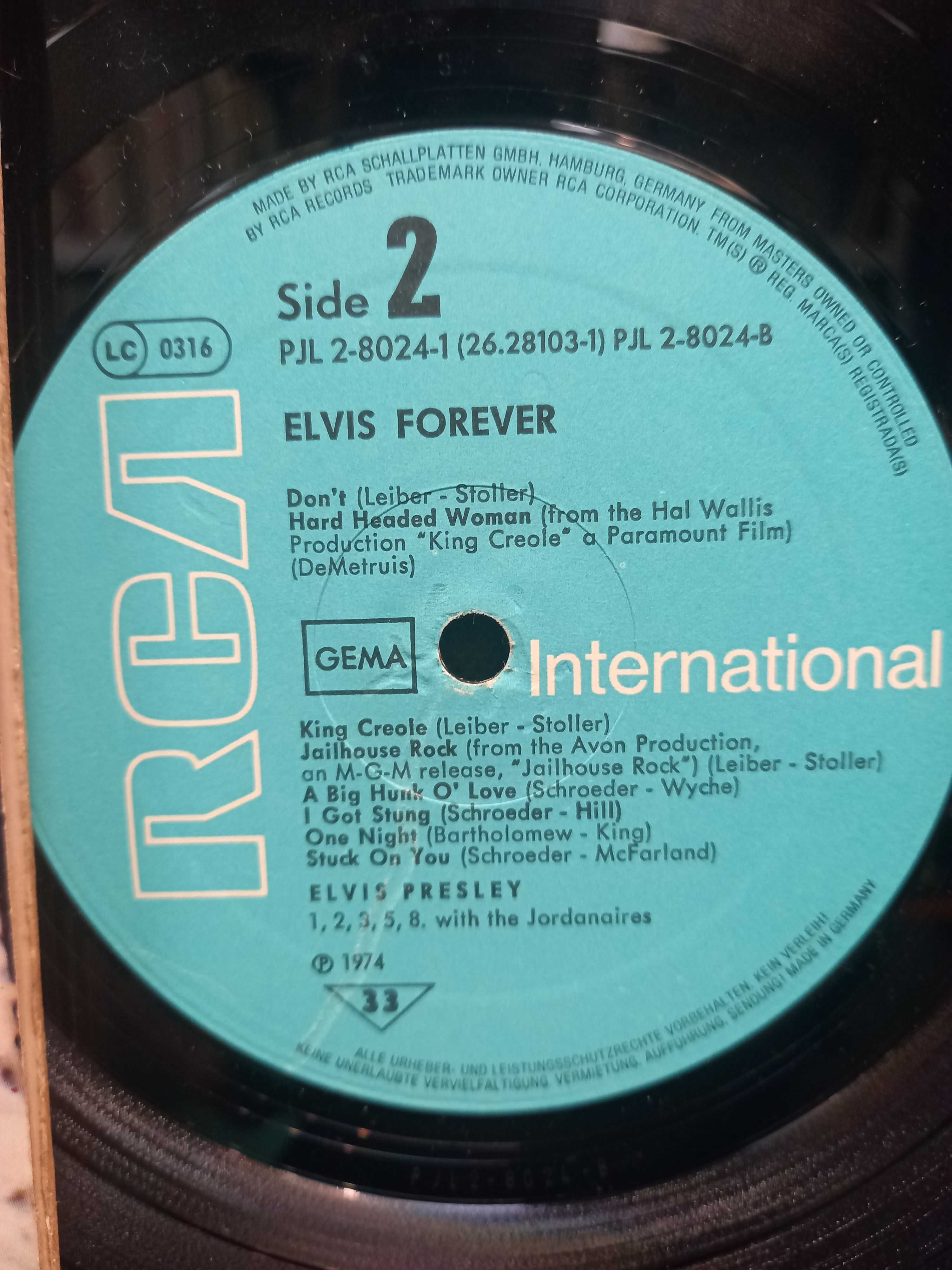 Elvis– Elvis Forever (32 Hits And The Story Of A King)
