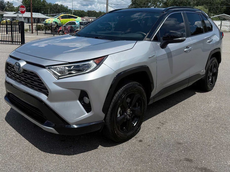 Toyota RAV4 Hybrid XSE      2021