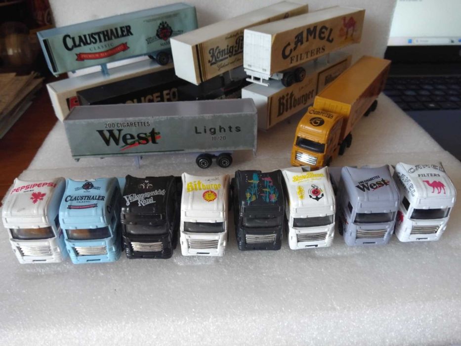 Lote de Camiões Com Publicidade.