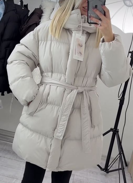 Жіноча зимова куртка з поясом