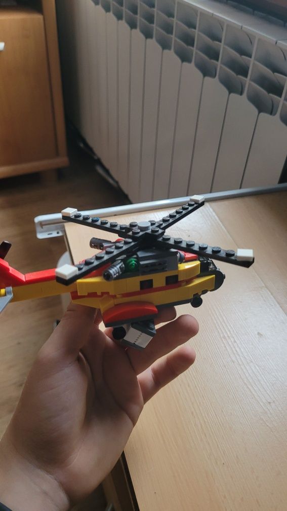 Helikopter Lego z zestawu Lego Creator 31029