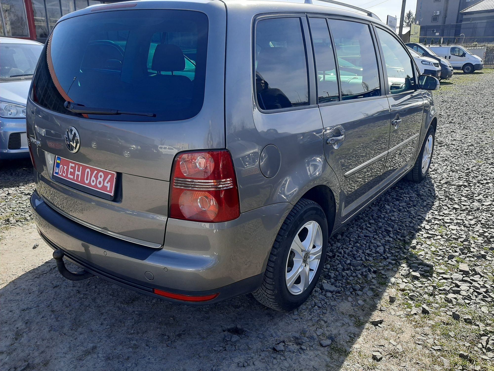 VW Touran 7 місць.