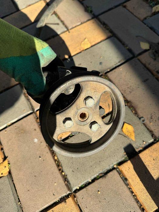 Гидроусилитель ВАЗ 2110 приора десятка, крепление ГУР