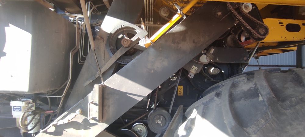 Комбайн New Holland TC5080