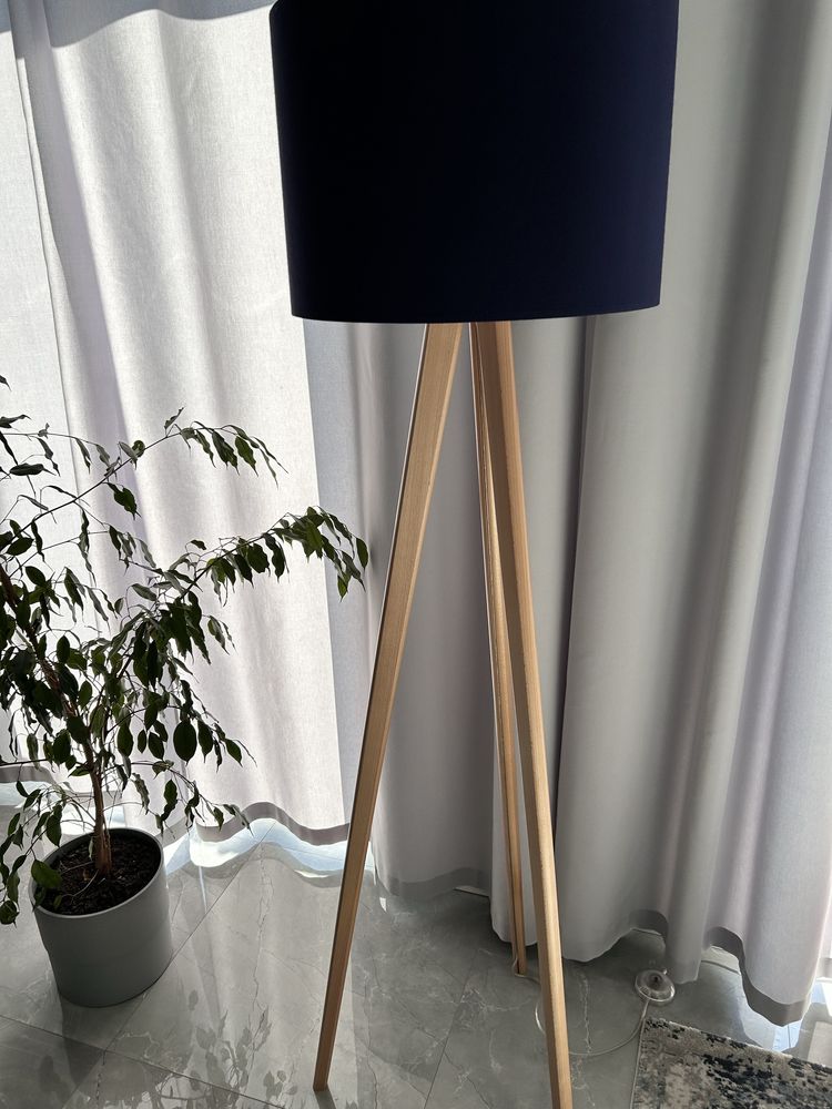 Lampa z abażurem granatowym