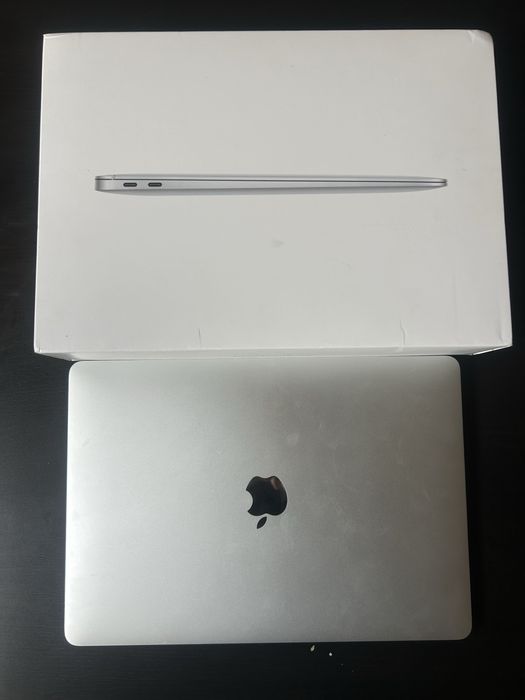Macbook Air 13” 2020 M1 - 256GB SSD - 8GB RAM