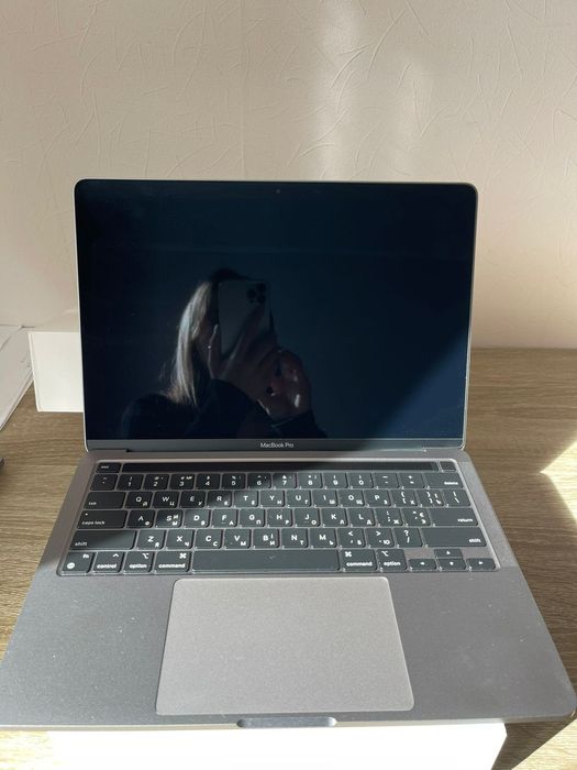 MacBook Pro 13 m2 16gb 256gb