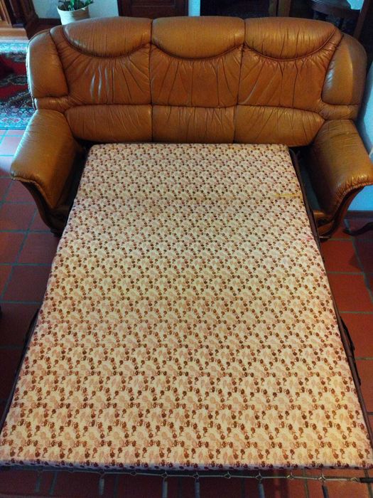 Sofá cama (3 lugares) + 2 poltronas individuais