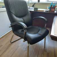 Офисный стул из натуральной кожи. Кпесло.Конференц-кресло