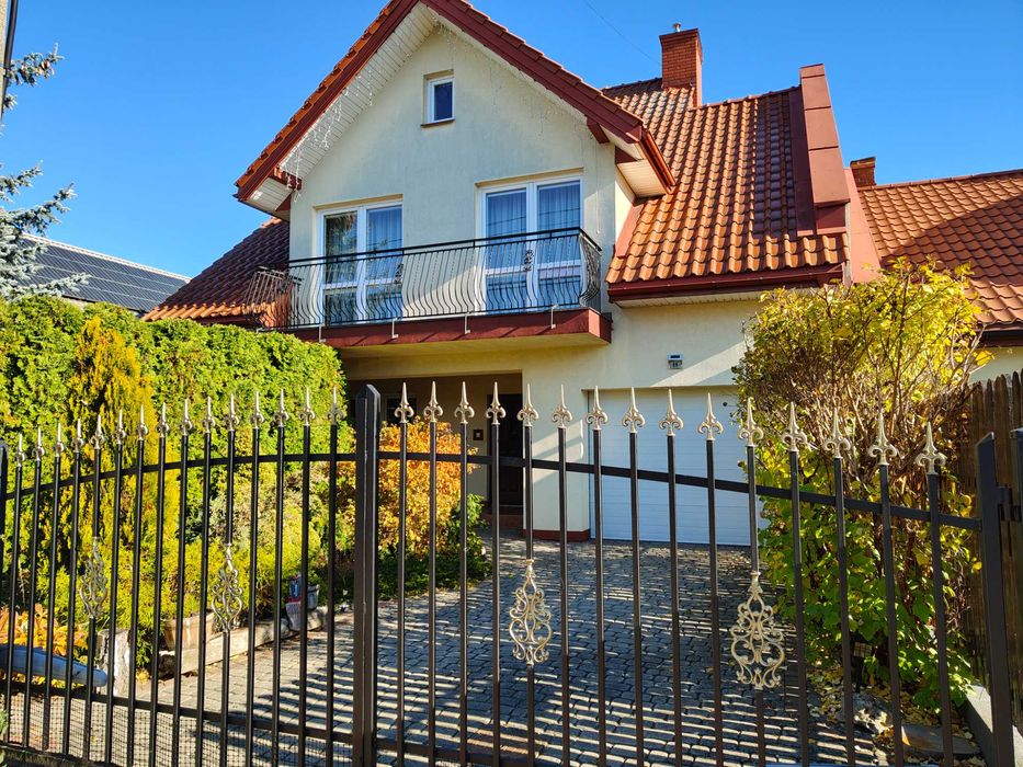 Funkcjonalny dom z garażem (bez pośredników)