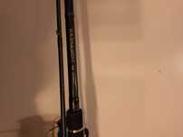 Daiwa Tournement AGS 3.05 com carreto Saltist 4000 e linha Daiwa tourn