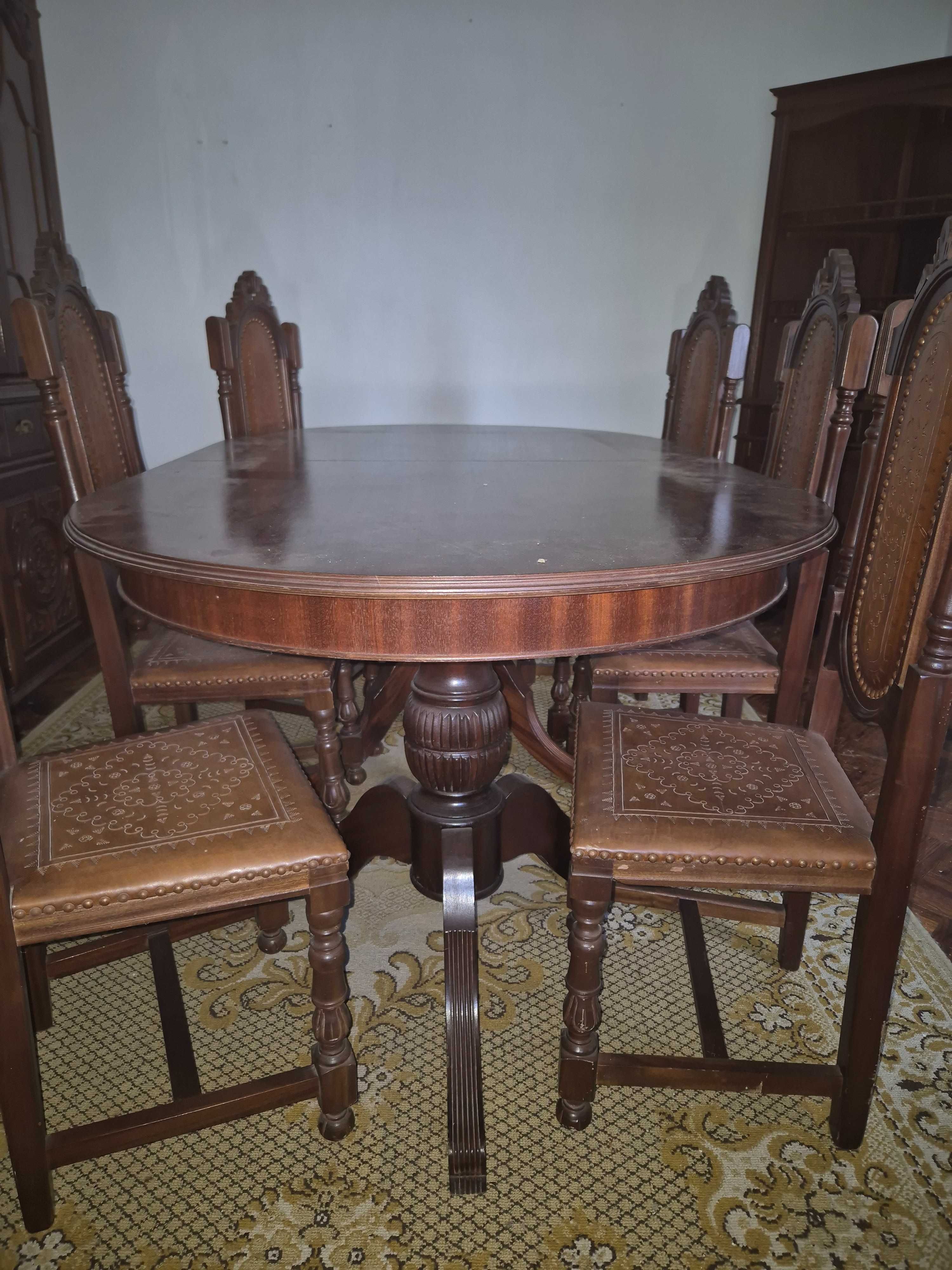 Conjunto de Sala de Jantar em madeira maciça
