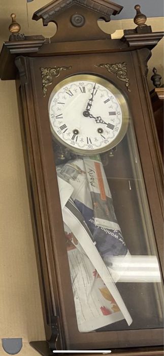 Piękny zegar ścienny zabytkowy działa