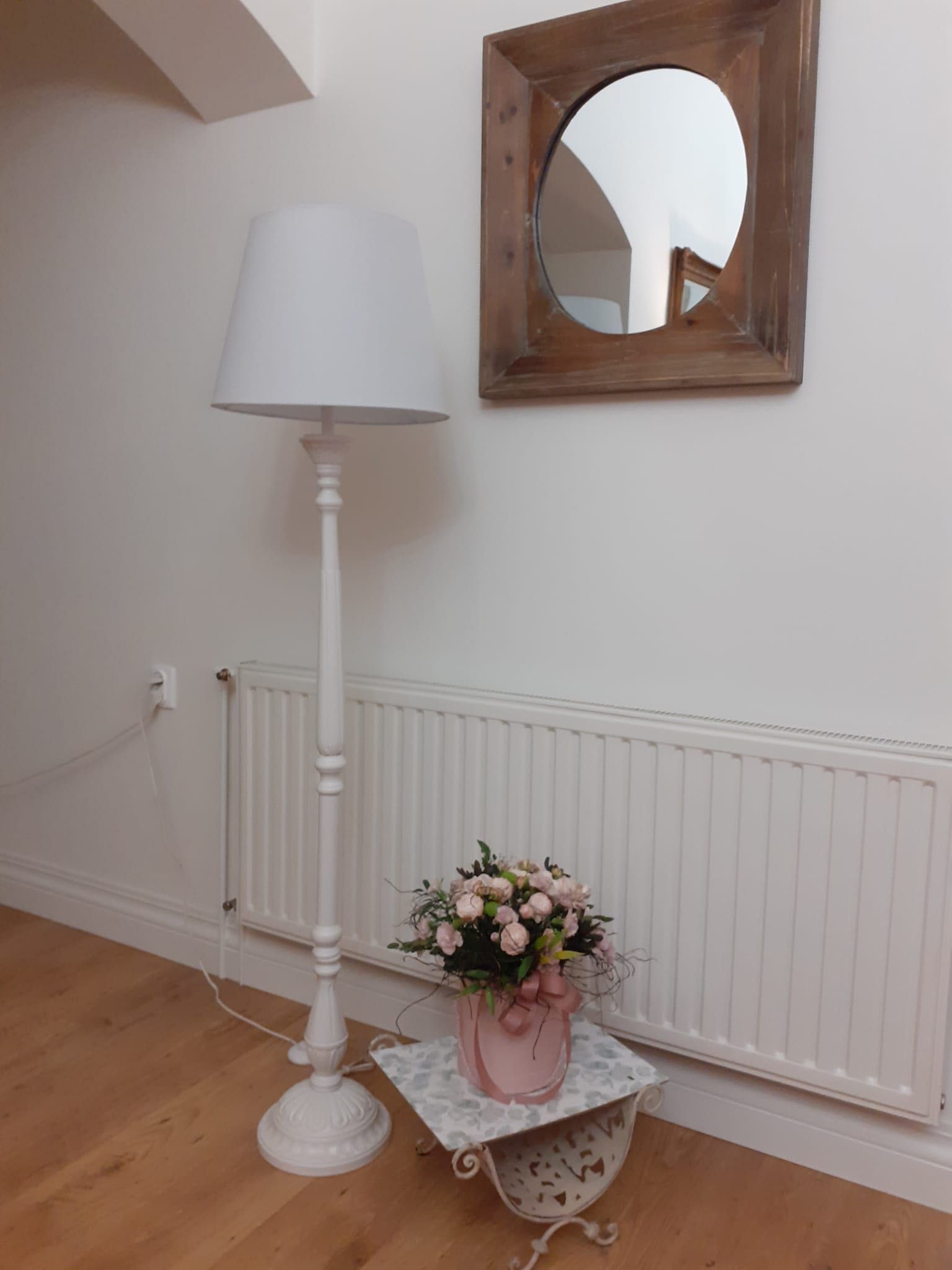 Lampę stojącą sprzedam
