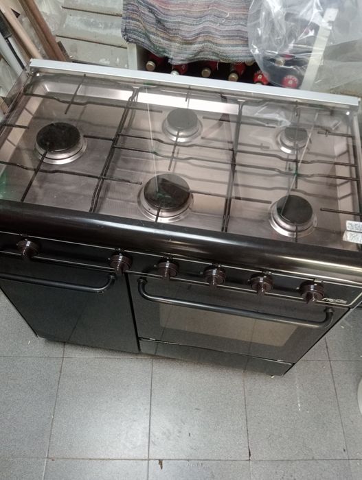 Fogão de cinco chamas