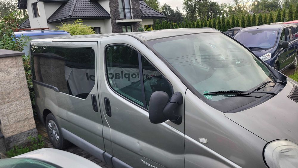 Wynajem Renault Trafic 9-osobowy