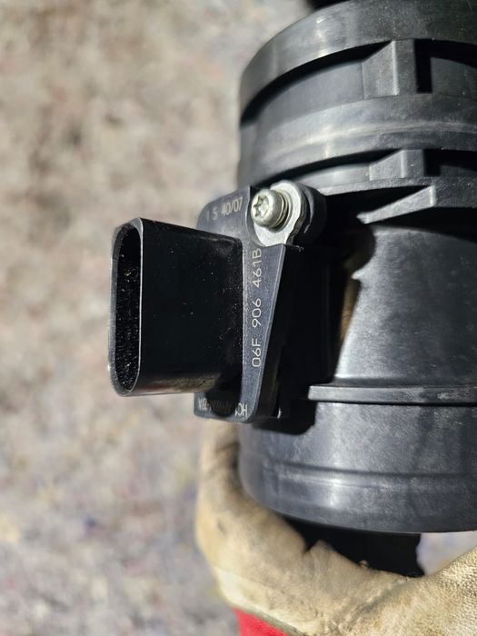 Przepływomierz przepływka Audi A4 B8 Seat VW oryginał EU