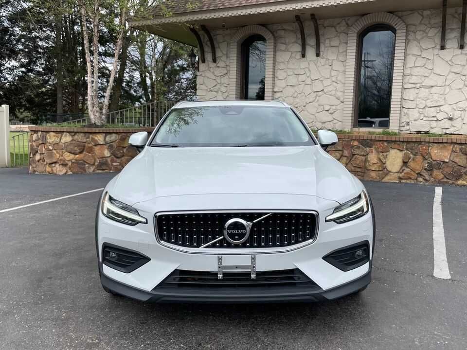 2023 Volvo V60 Cross Country B5 AWD ULTIMA