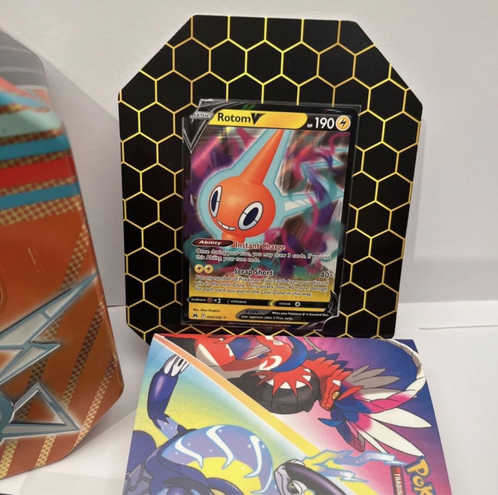 Puszka z kartami Pokemon TCG Rotom