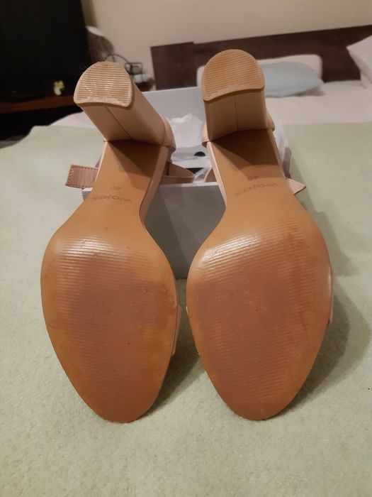 Sandały damskie beżowe eleganckie z zapięciem wokół kostki