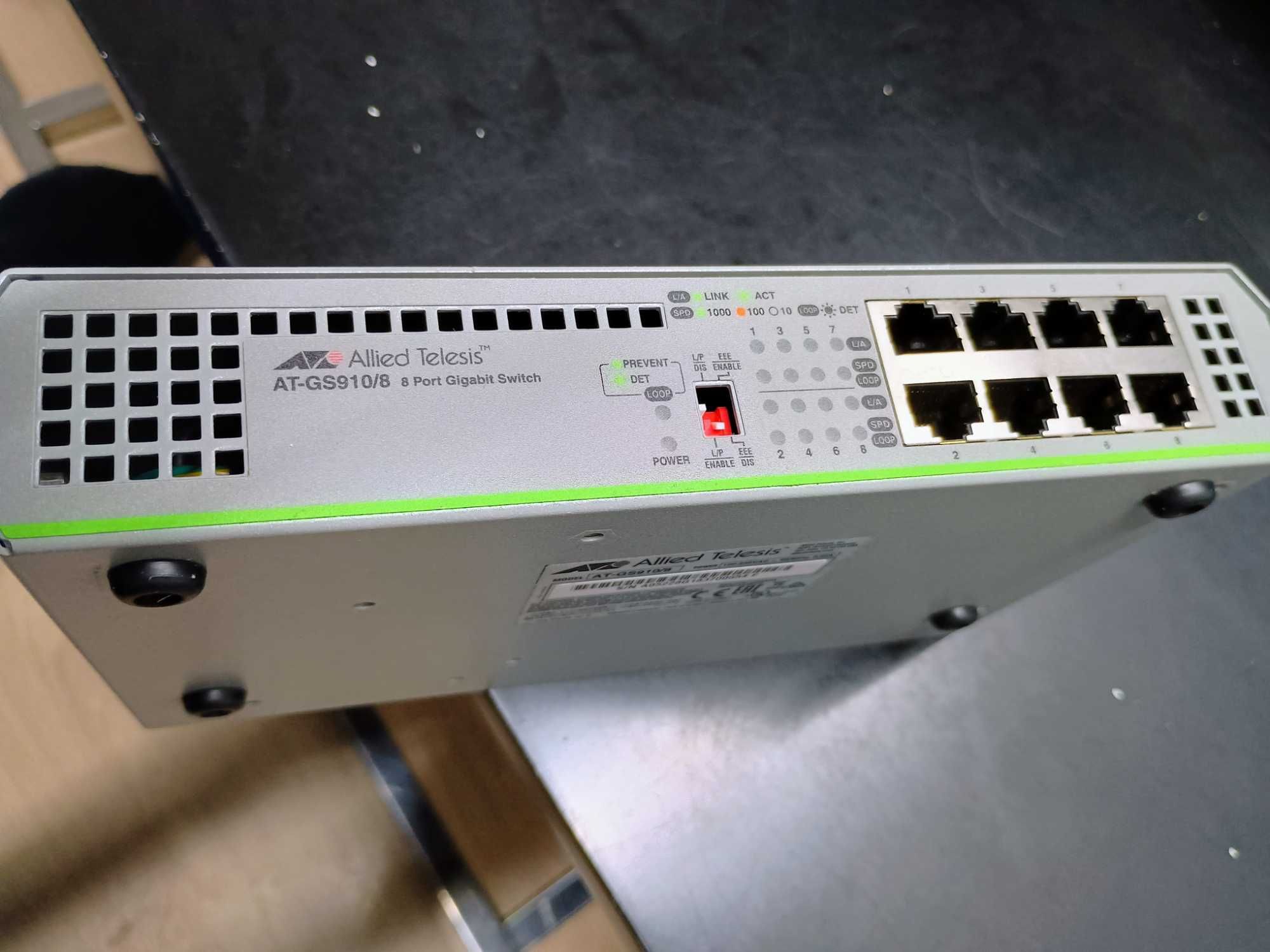 Switch gigabit x 8 port allied telesis AT-GS910/8