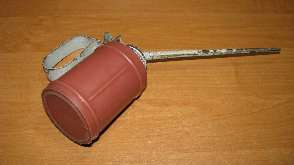 Olejarka ręczna stary model retro gumowa plastikowa