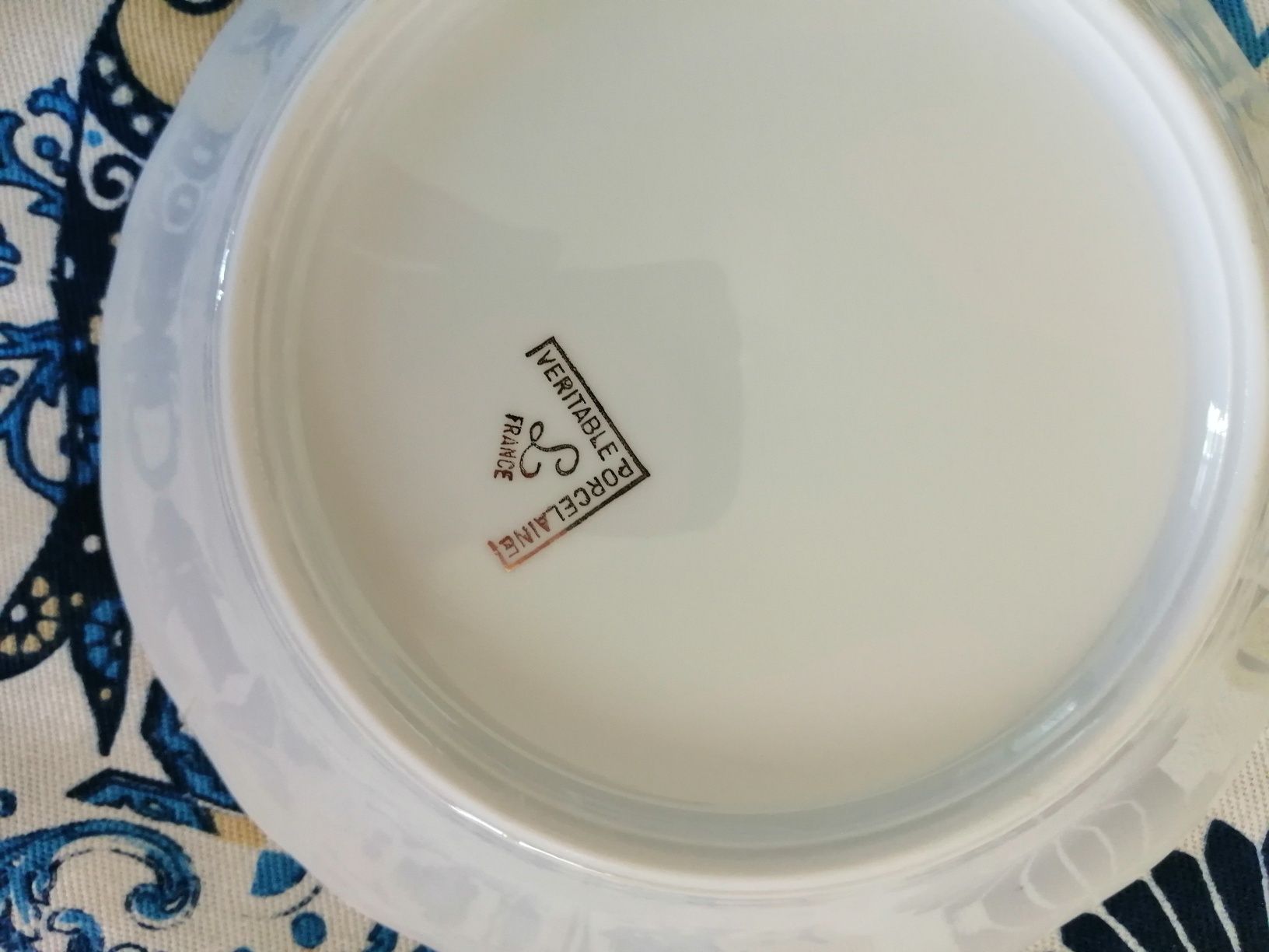 Terrina de Porcelana Antiga Francesa