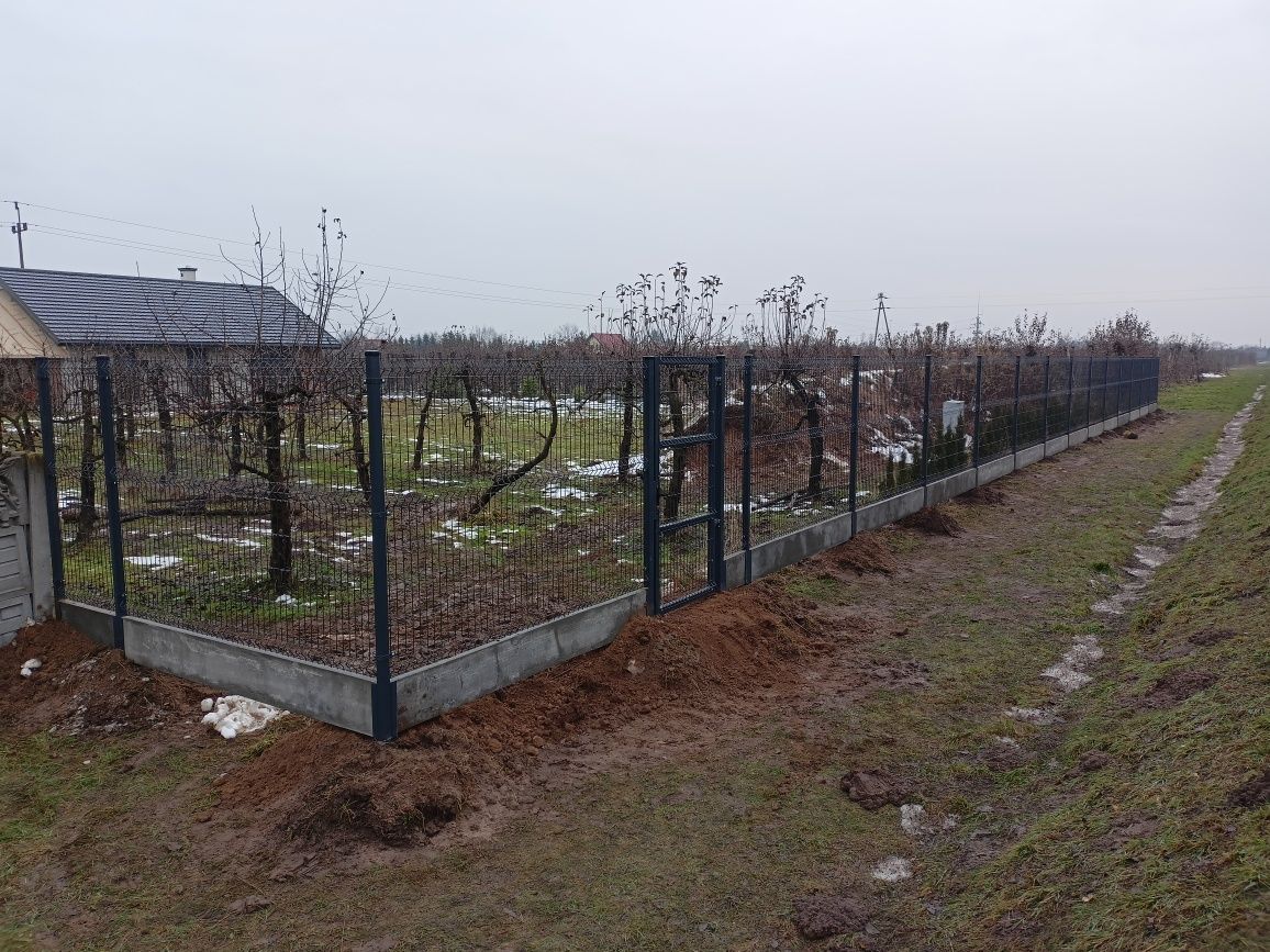 Montaż ogrodzeń panelowych i z modułów betonowych