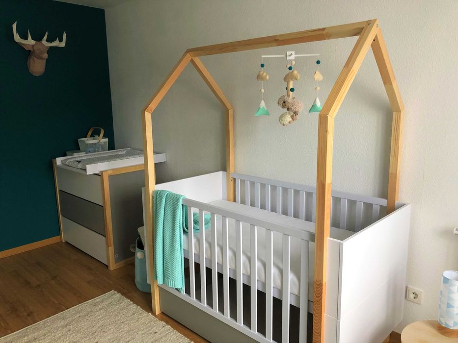 Meble dziecięce Bellamy: łóżeczko, szafa, komoda, regał. Zestaw/osobno