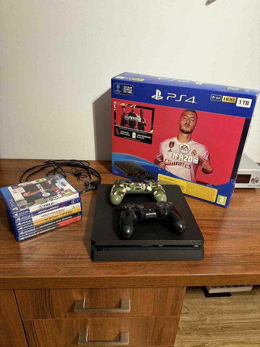 Konsola PS4 Slim 1TB + 2 pady DUALSHOCK + 6 gier