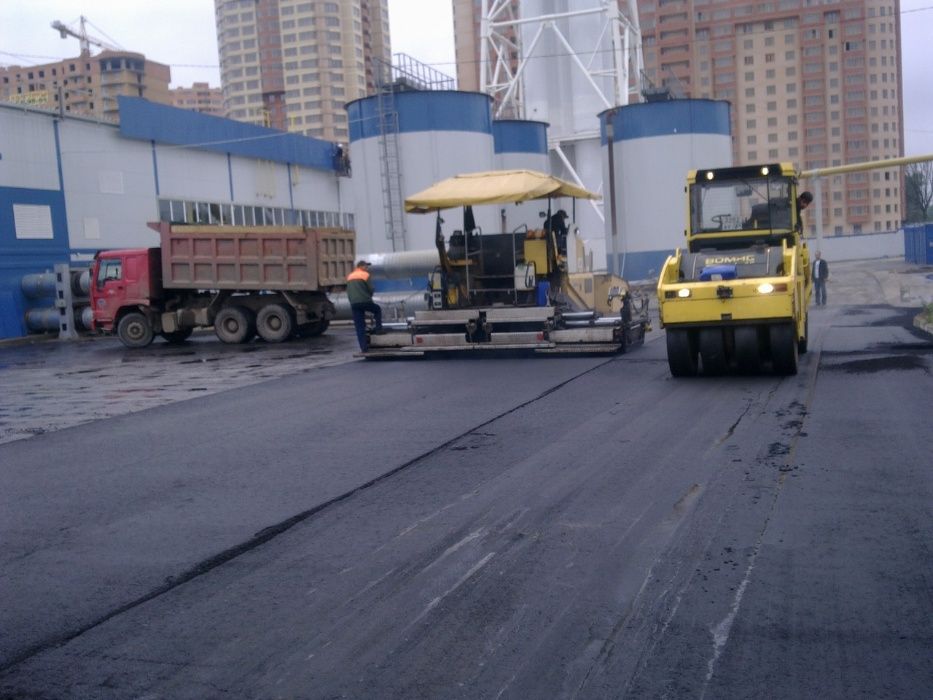 Якісне асфальтування Укладання асфальтної крихти