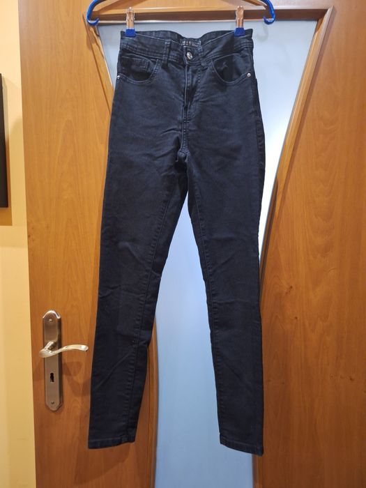 Damskie czarne dżinsy