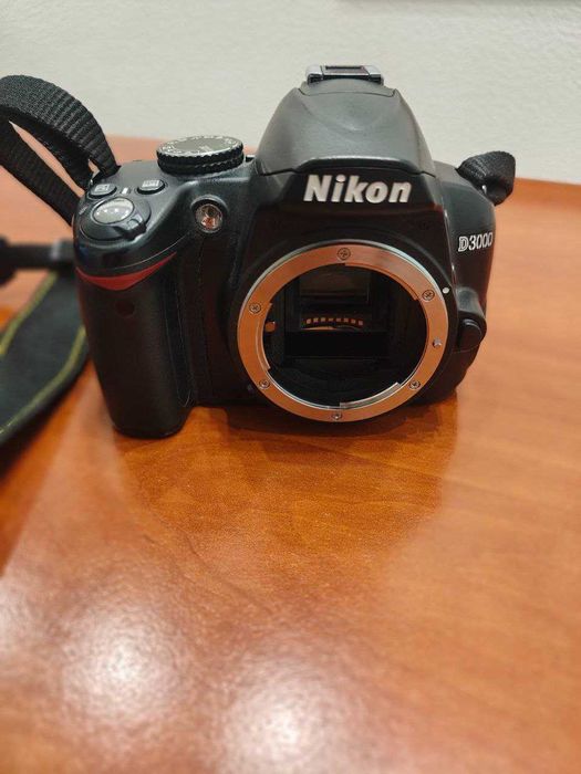 Nikon D3000 фотокамера
