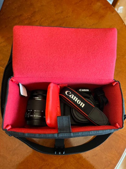 Máquina Fotográfica Reflex Canon EOS 2000D