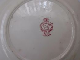 para antiquários vendo prato da Massarelos fabricado entre 1901 e 1912