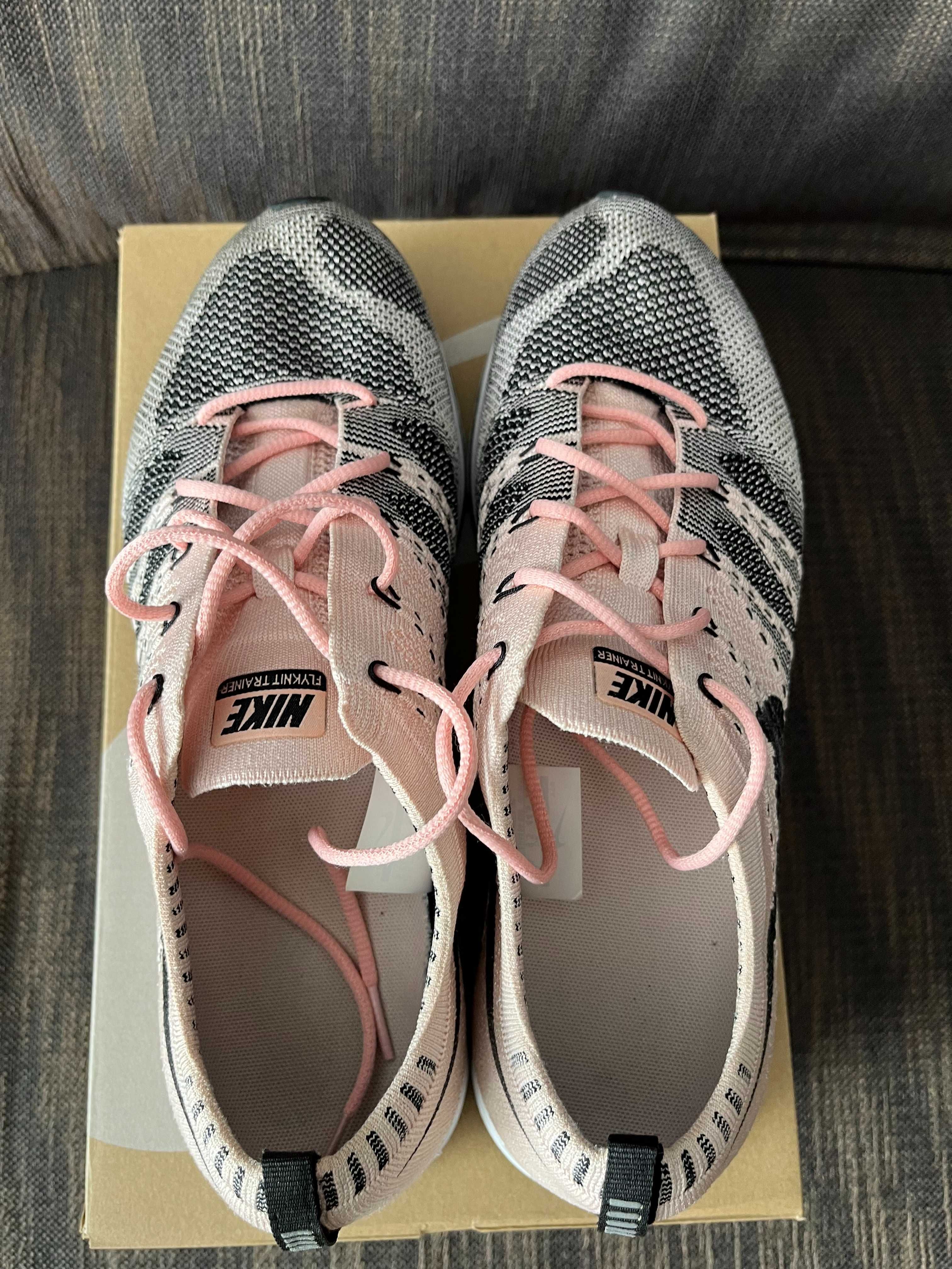Nike Flyknit Trainer Sunset Tint r.44.5