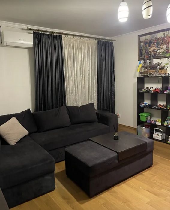 Продаж 3к квартири 76 кв. м на вул. Карпенка