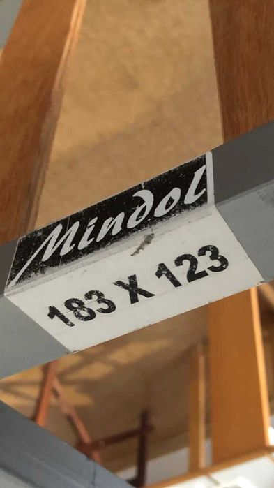 Estrado Mindol com pés, 123 x 183