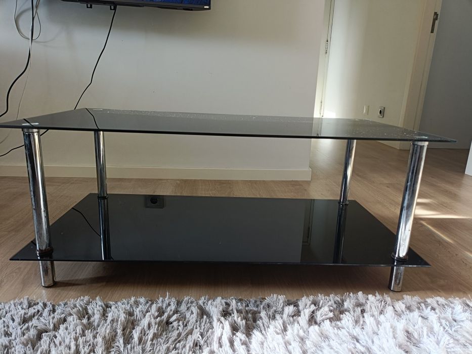 Sofá com carpete e mesa de centro 120€