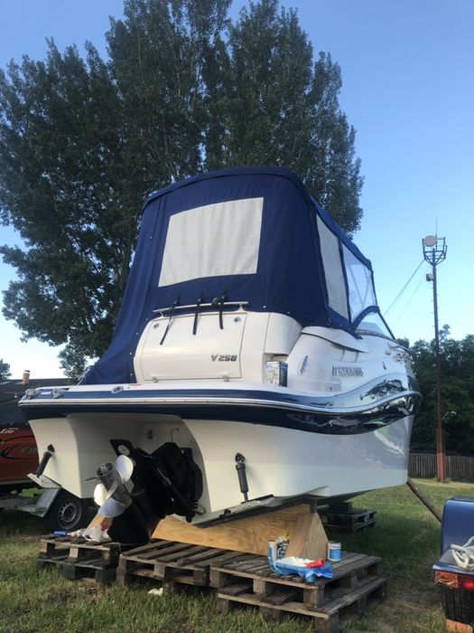 Продам катер Four Winns 258 Vista
