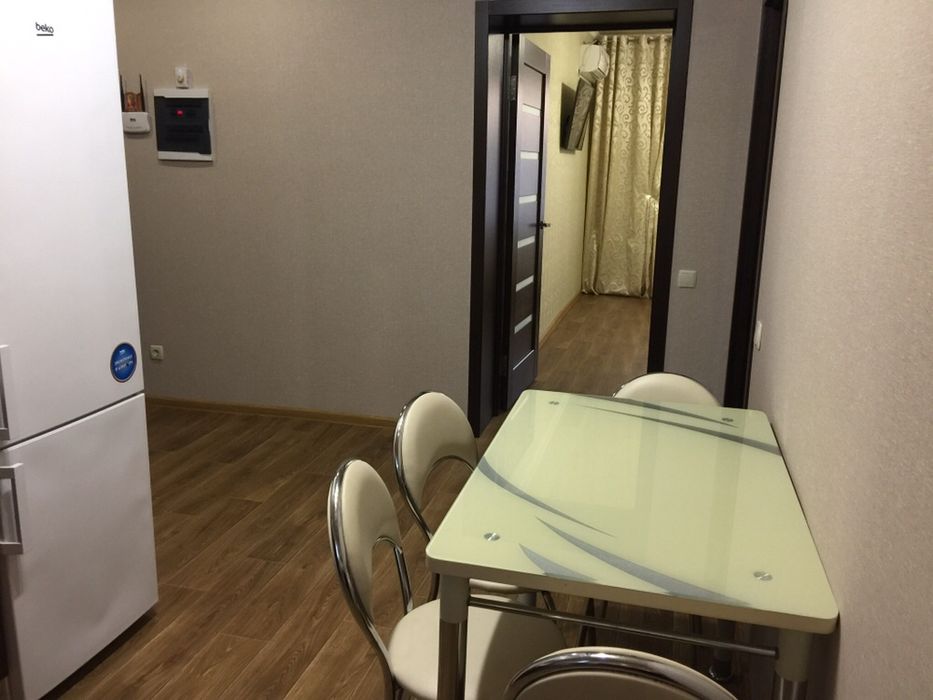 Подобова оренда квартири.. Двухкомнатная. 95 квартал, Центр, Ашан