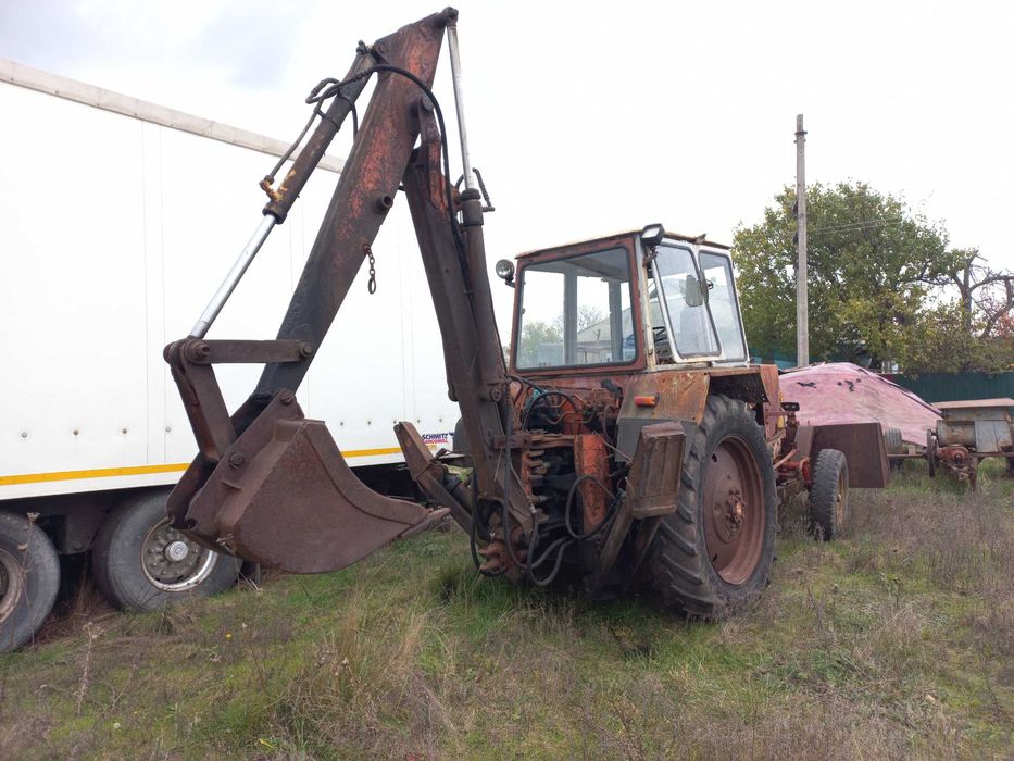 Екскаватор на базі ЮМЗ 6