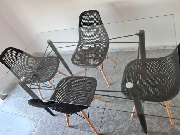 Mesa: Cadeiras não inclusa