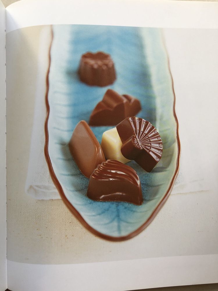 Книга про створення шоколадних цукерок