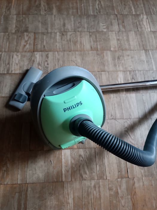 Продам б/у пылесос Philips