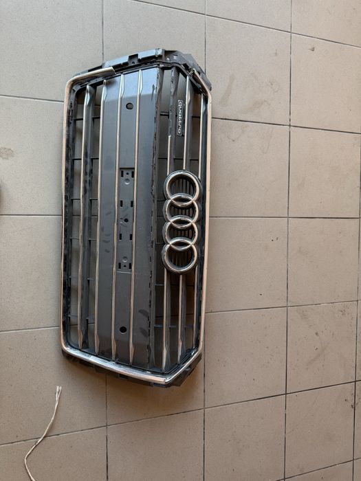 Решітка бампера Audi A4 B9 дорест