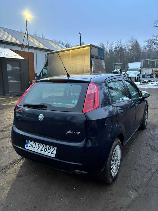 Fiat Punto 1.4 78KM 2007r Przebieg 94 TYS Pali Jeździ lekko uszkodzony