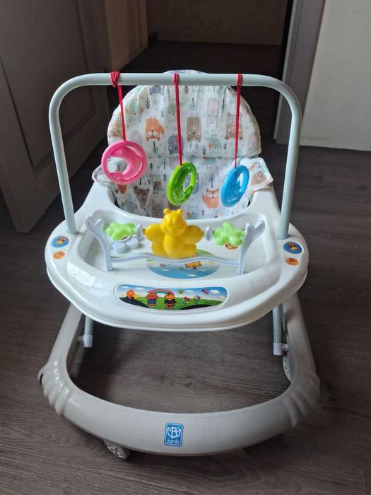 Ходунки для маленької дитини